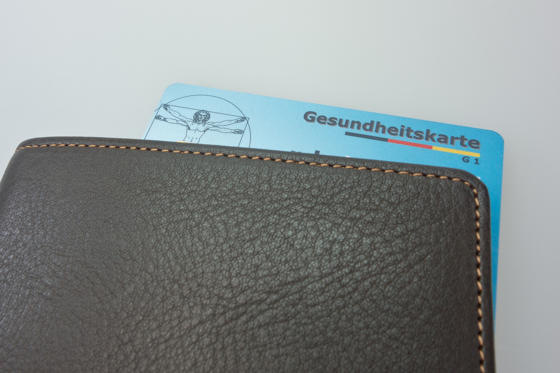 Gesundheitskarte einer gesetzlichen Krankenkasse in einem Portemonnaie